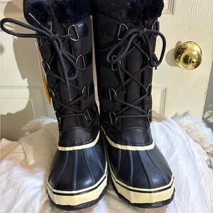 Women's Black and Cream Winter Boots